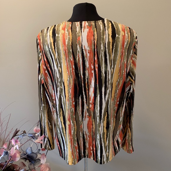 🛍 ALIA Petite Full Zip Top - Picture 3 of 5